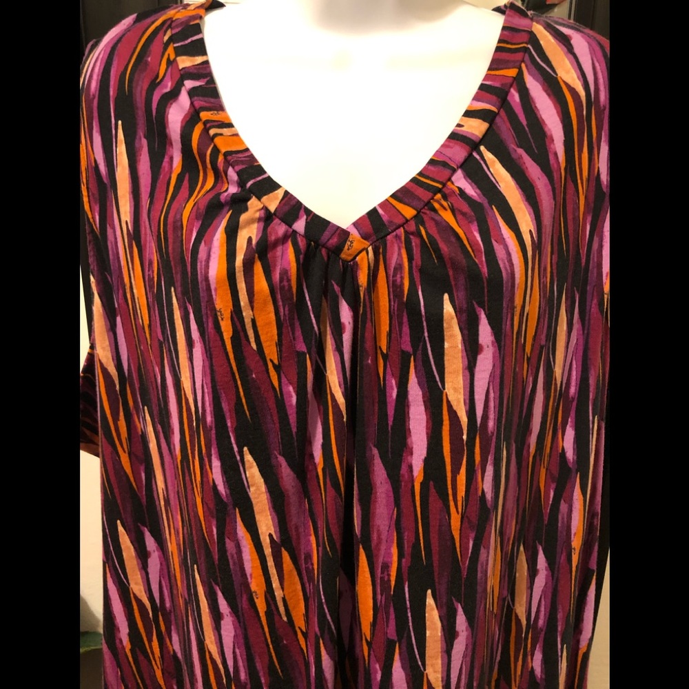Apt 9 sleeves blouse . 3x . V neck.